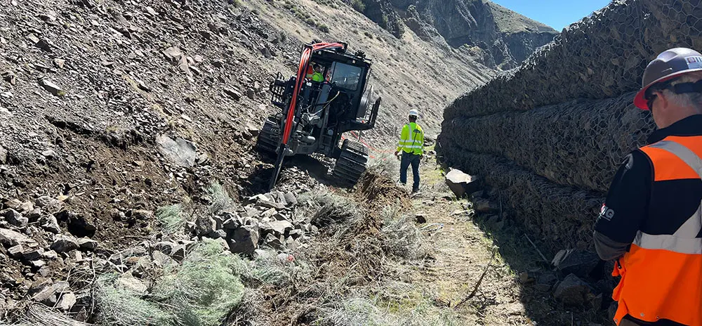 IIG crew installing fiber optic internet cable